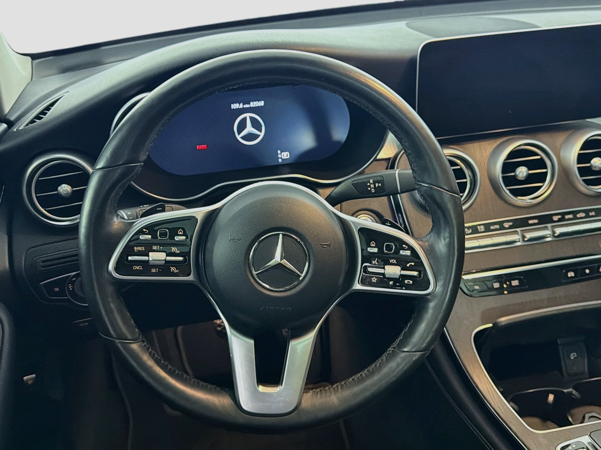 Used 2021 Mercedes-Benz GLC 300 4MATIC w/ Premium Package image 17