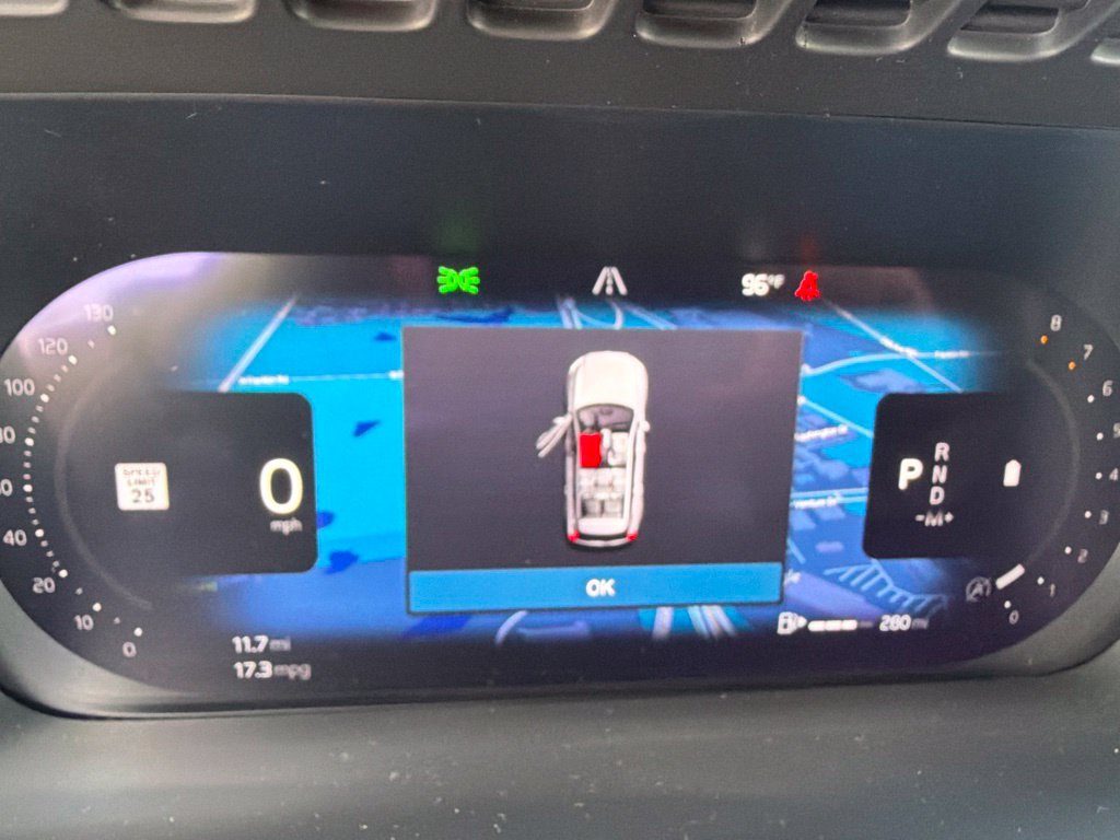 Used 2025 Volvo XC90 B5 Ultra w/ Protection Package Premier AWD/4WD image 4
