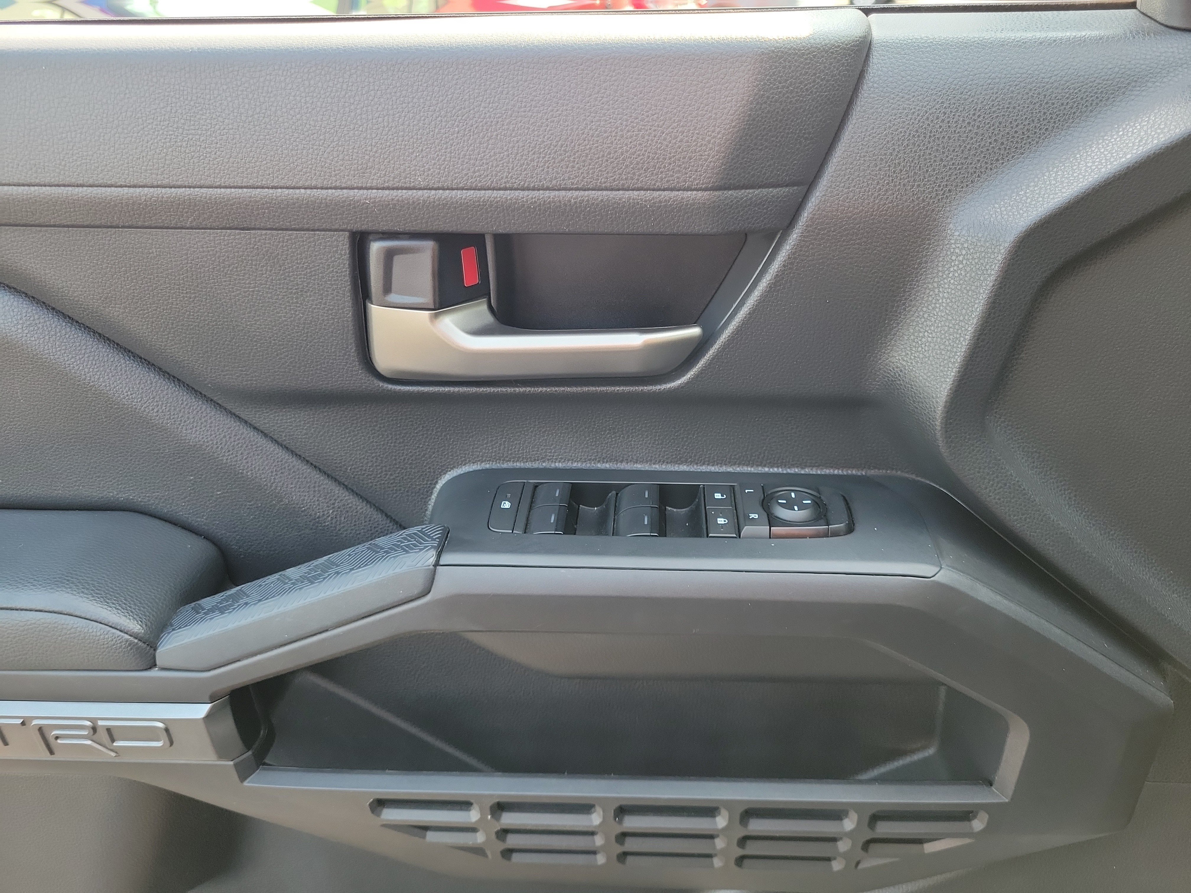 Used 2024 Toyota Tacoma TRD Off-Road AWD/4WD image 17