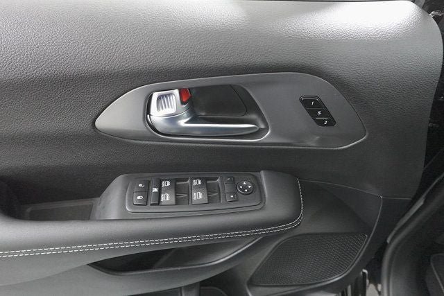 New 2026 Chrysler Pacifica Select image 10