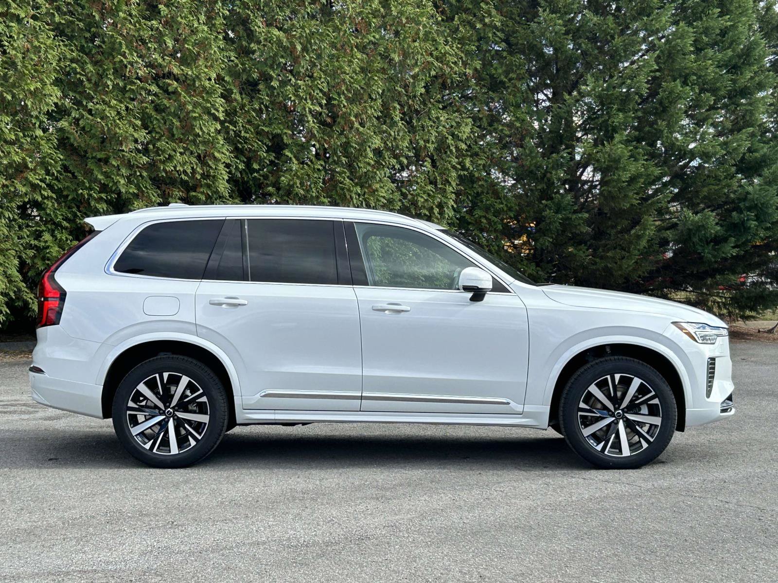 New 2026 Volvo XC90 B5 Core AWD/4WD image 2