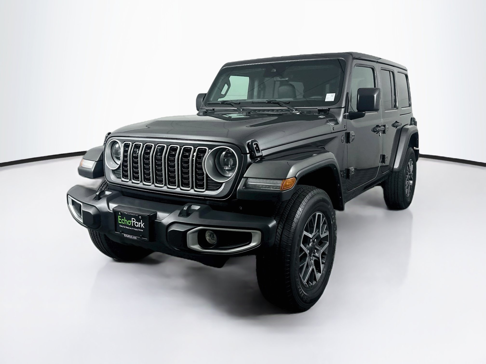 Used 2025 Jeep Wrangler Unlimited Sahara w/ Technology Group AWD/4WD image 3