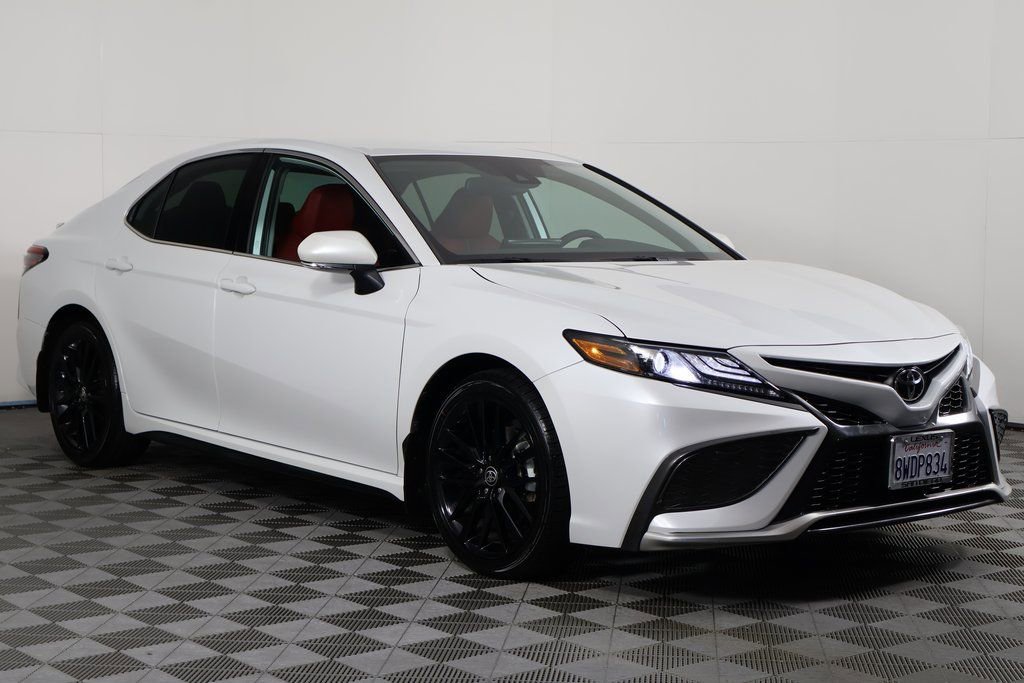 Used 2021 Toyota Camry XSE image 3