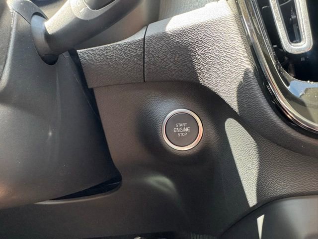 New 2025 Volvo XC40 B5 Core w/ Protection Package image 31