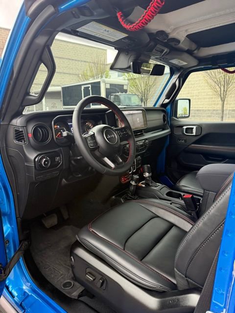 Used 2024 Jeep Wrangler Unlimited Rubicon AWD/4WD image 12
