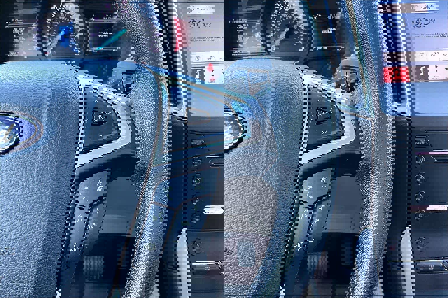 Used 2017 Ford Edge Titanium w/ Technology Package image 24