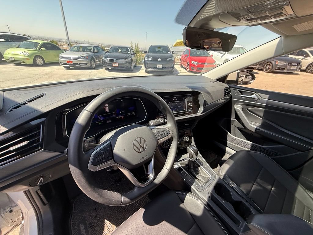 Used 2024 Volkswagen Jetta SE FWD image 12