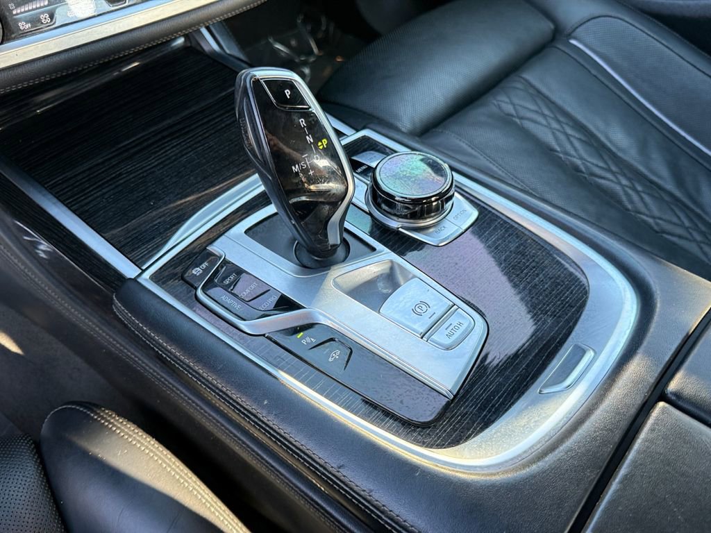Used 2018 BMW 750i xDrive image 18