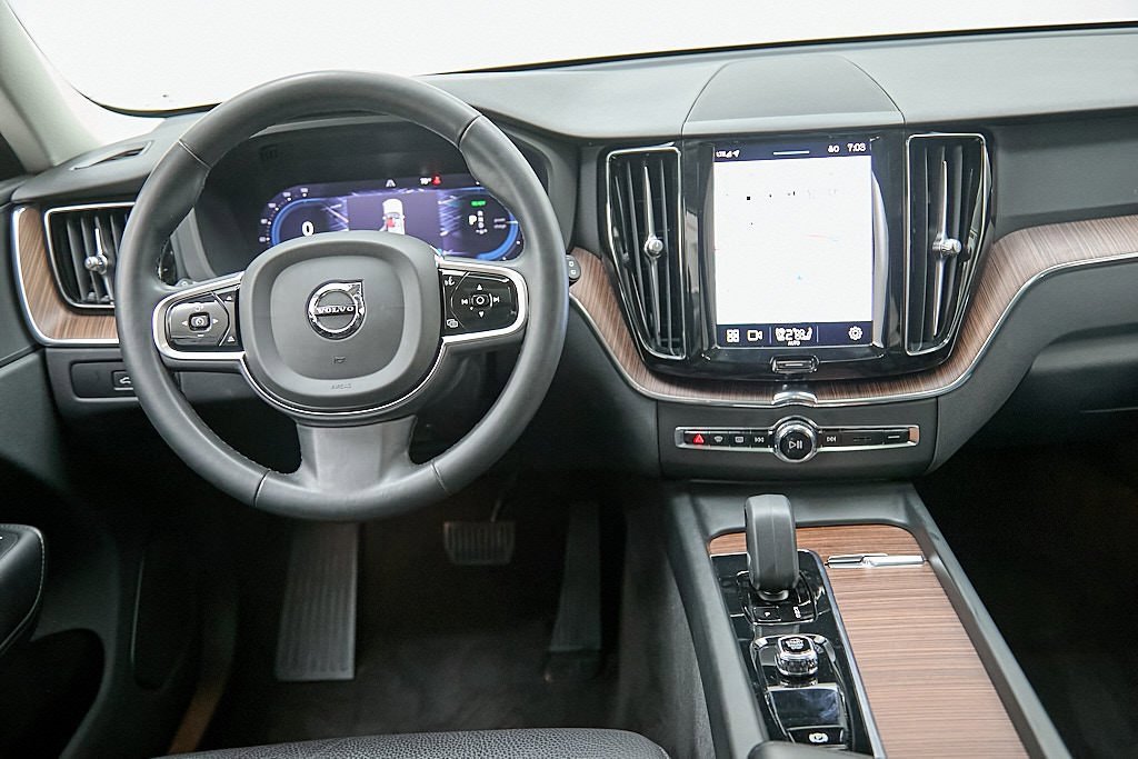 Certified 2023 Volvo XC60 T8 Plus image 24