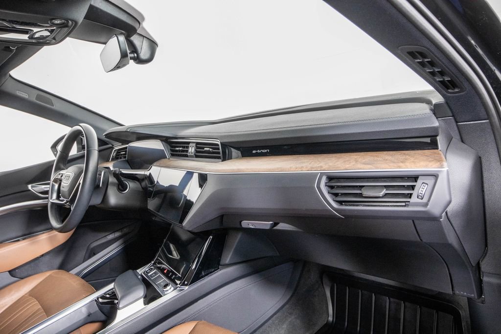 Used 2022 Audi e-tron Premium Plus w/ Premium Plus Package image 18