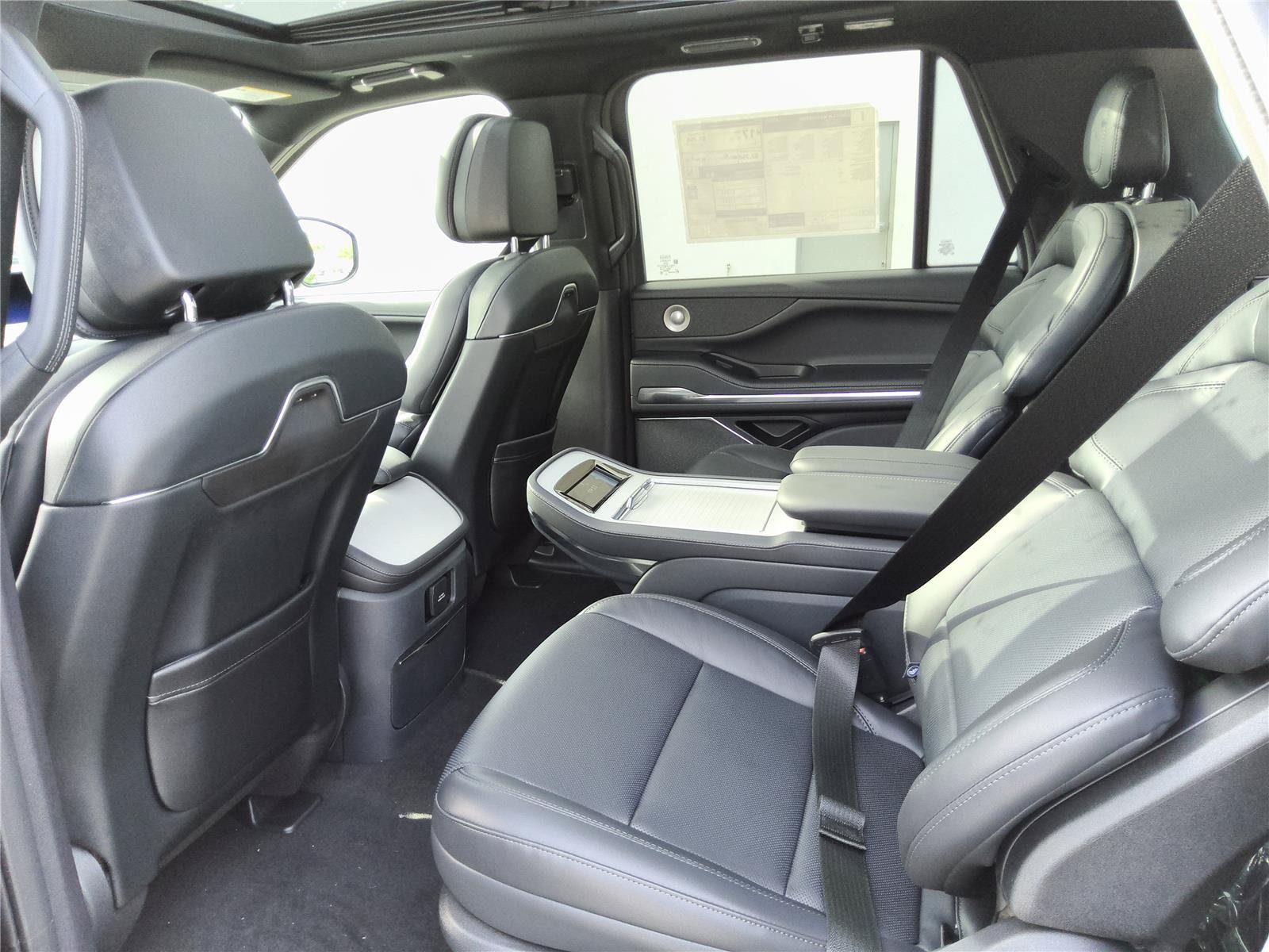 New 2027 Lincoln Navigator Reserve w/ Jet Appearance Package AWD/4WD image 18