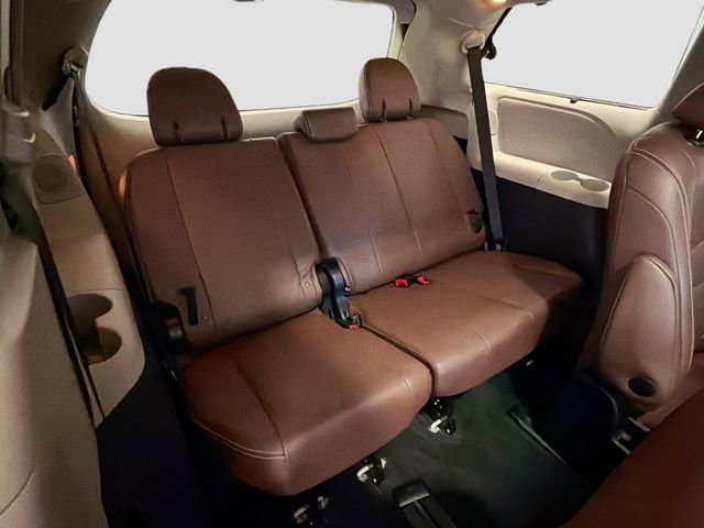 Used 2017 Toyota Sienna Limited Premium image 24