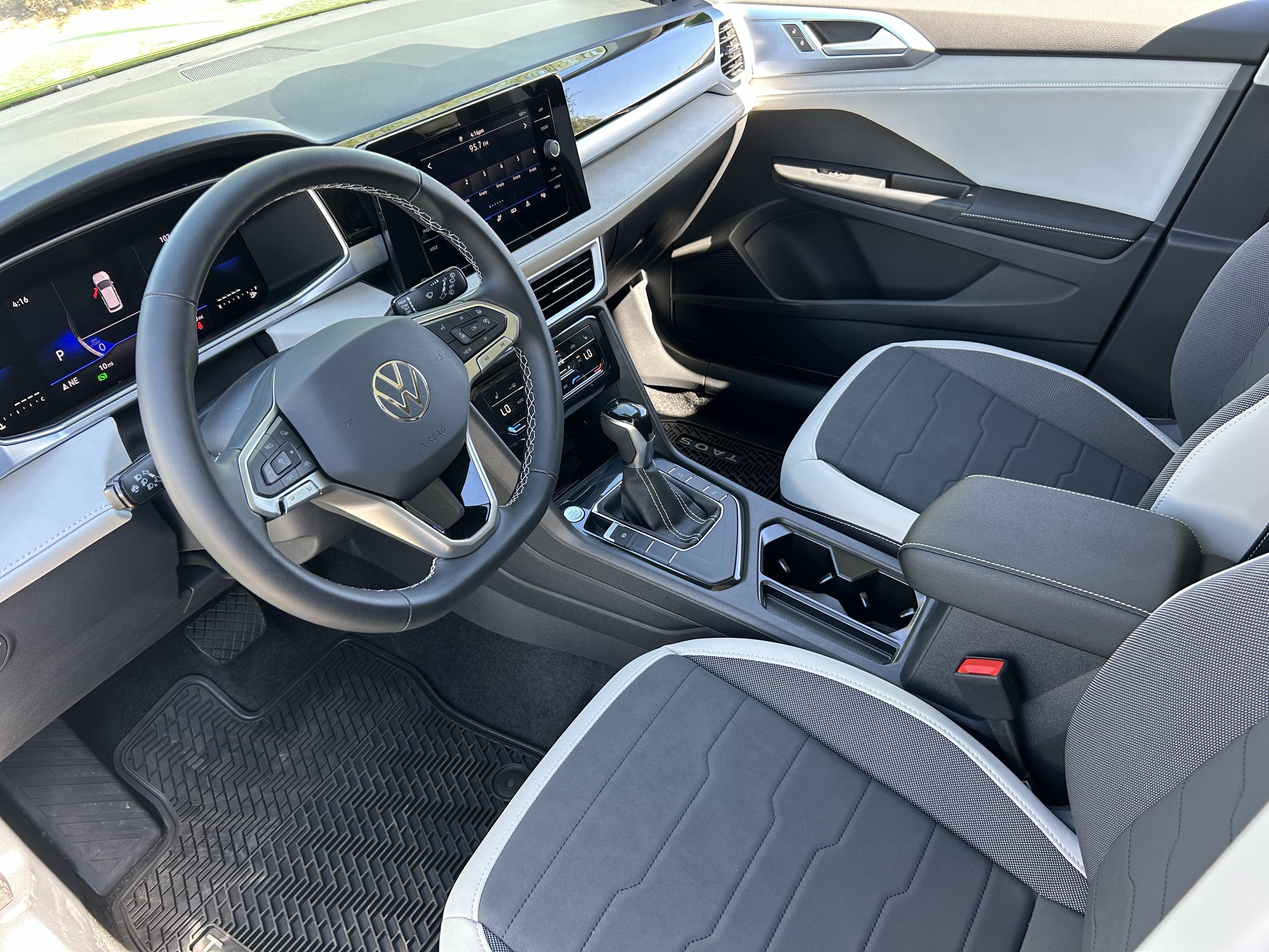New 2026 Volkswagen Taos SE FWD image 15