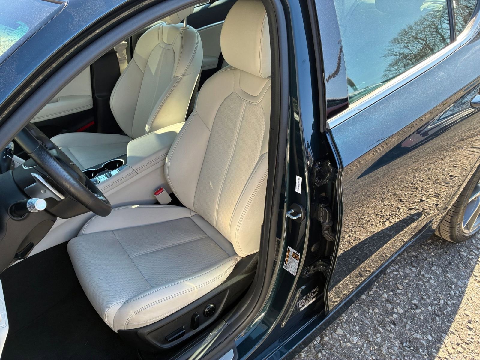 Used 2025 Genesis G70 2.5T image 36