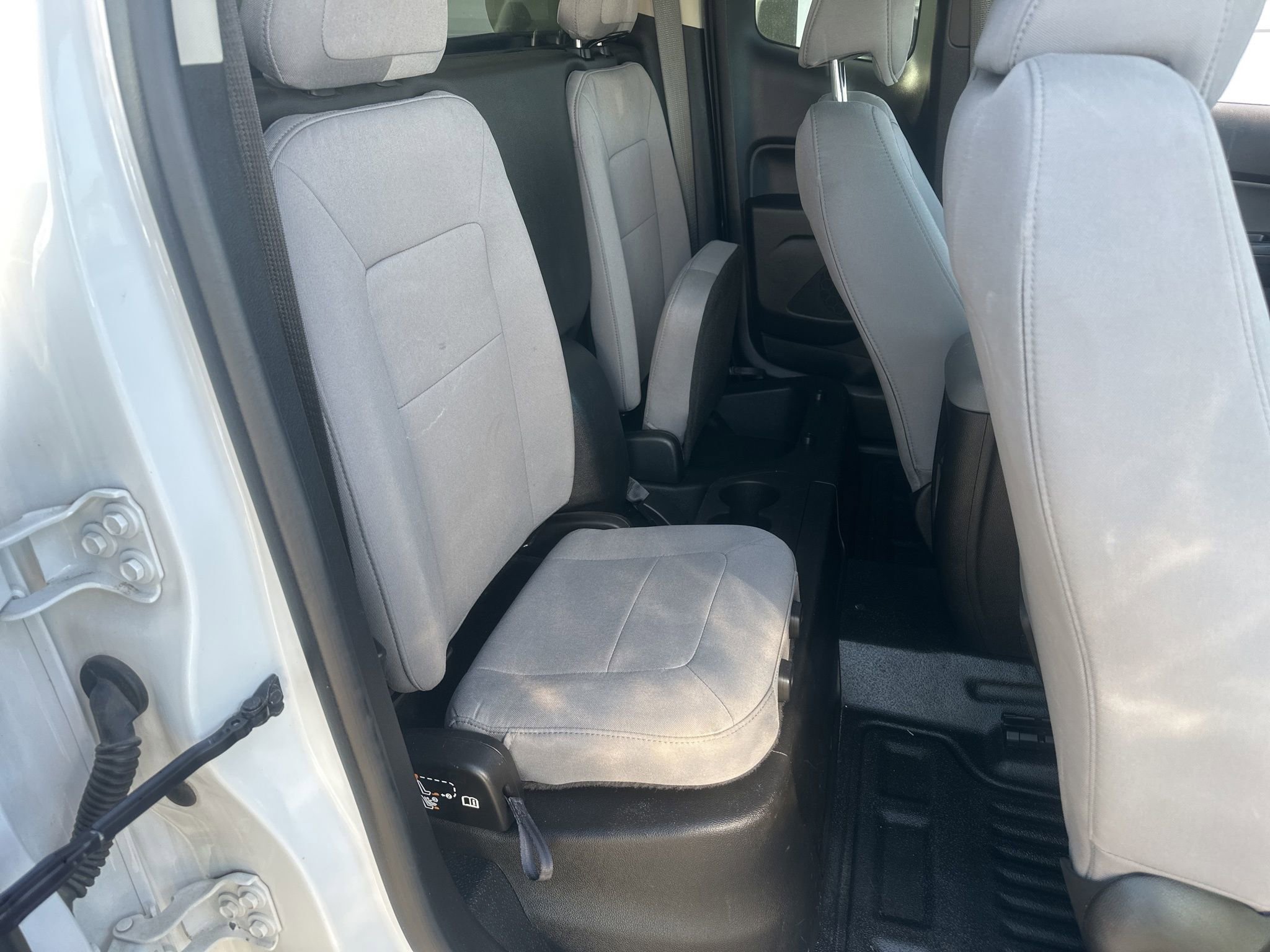 Used 2018 Chevrolet Colorado W/T AWD/4WD image 12