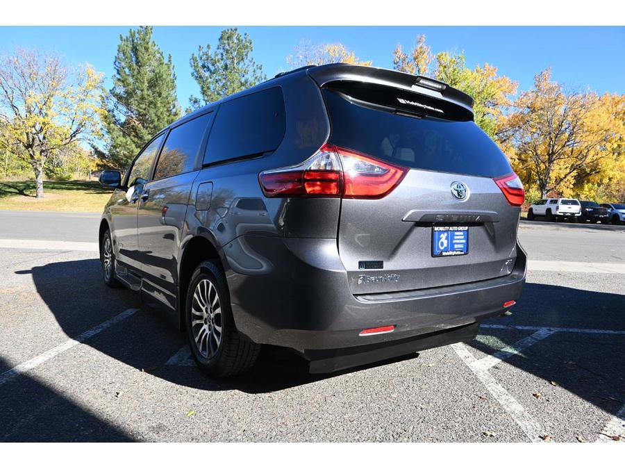Used 2020 Toyota Sienna XLE FWD image 8