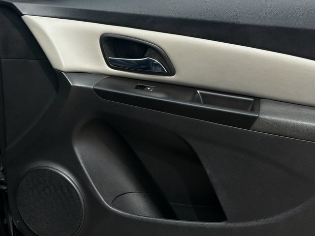 Used 2014 Chevrolet Cruze LS FWD image 17