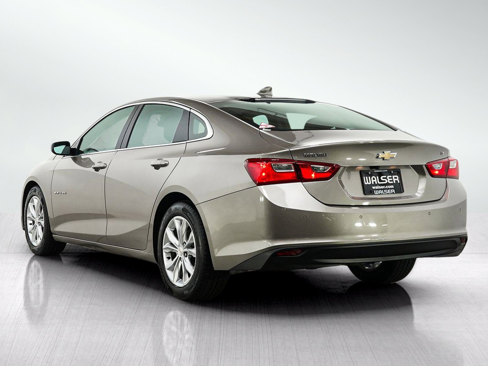 Used 2023 Chevrolet Malibu LT w/ Driver Confidence Package FWD image 3