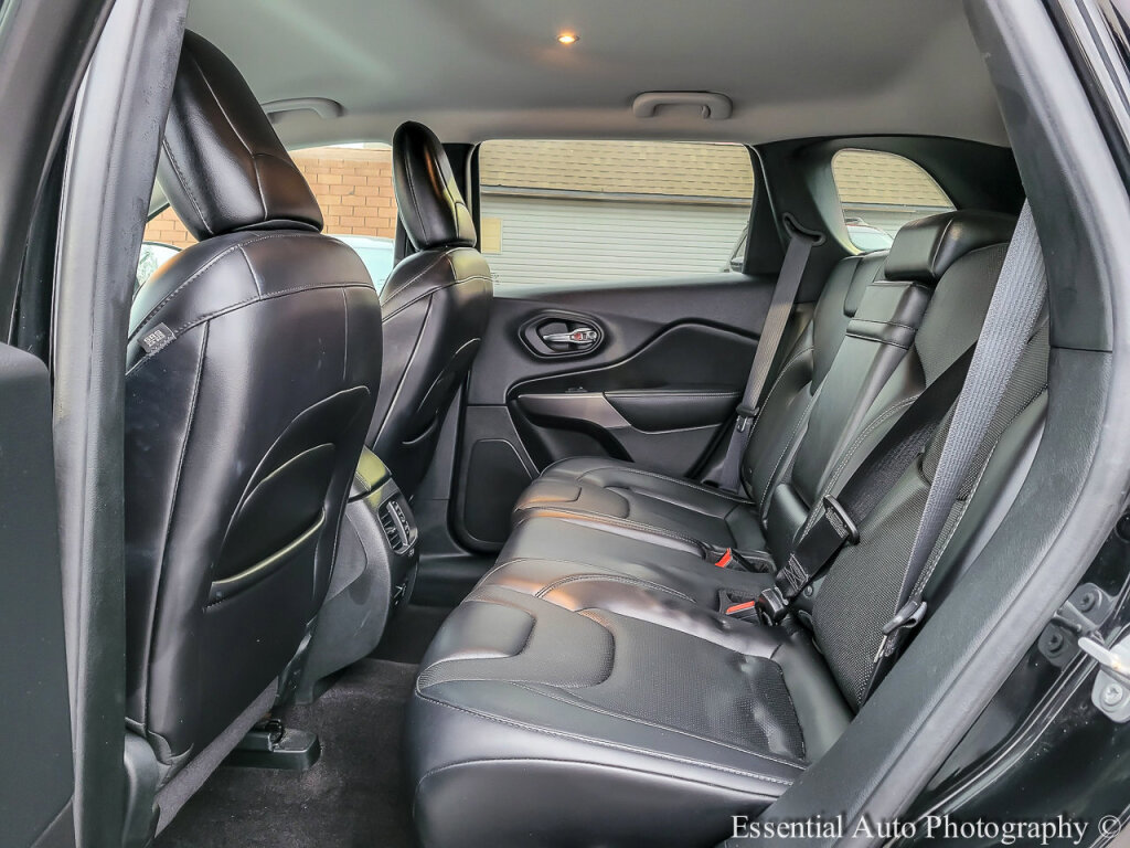 Used 2019 Jeep Cherokee Limited image 12