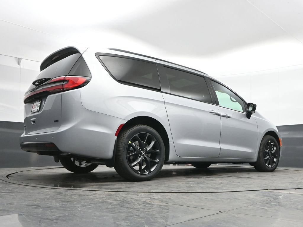 New 2026 Chrysler Pacifica Select w/ S Appearance Package AWD/4WD image 39