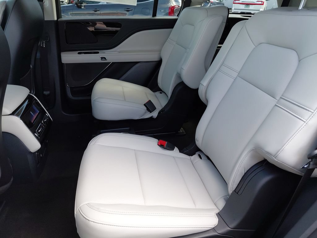 New 2026 Lincoln Aviator AWD w/ Jet Appearance Package image 27