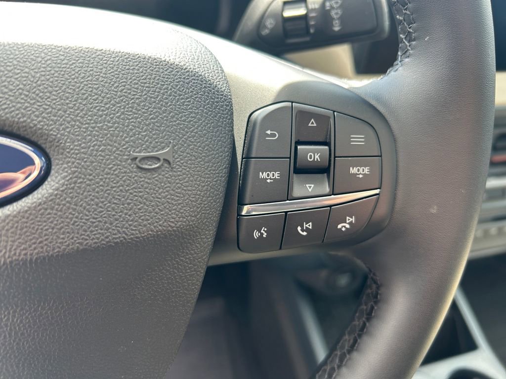 Used 2025 Ford Maverick Lariat w/ 4K Tow Package AWD/4WD image 17