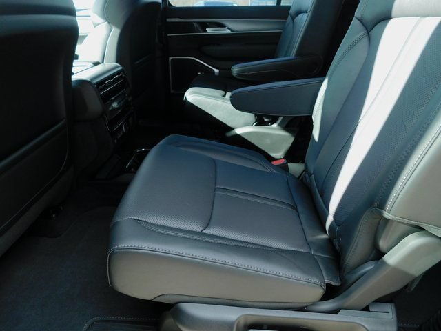 New 2026 Jeep Grand Wagoneer L Limited AWD/4WD image 24