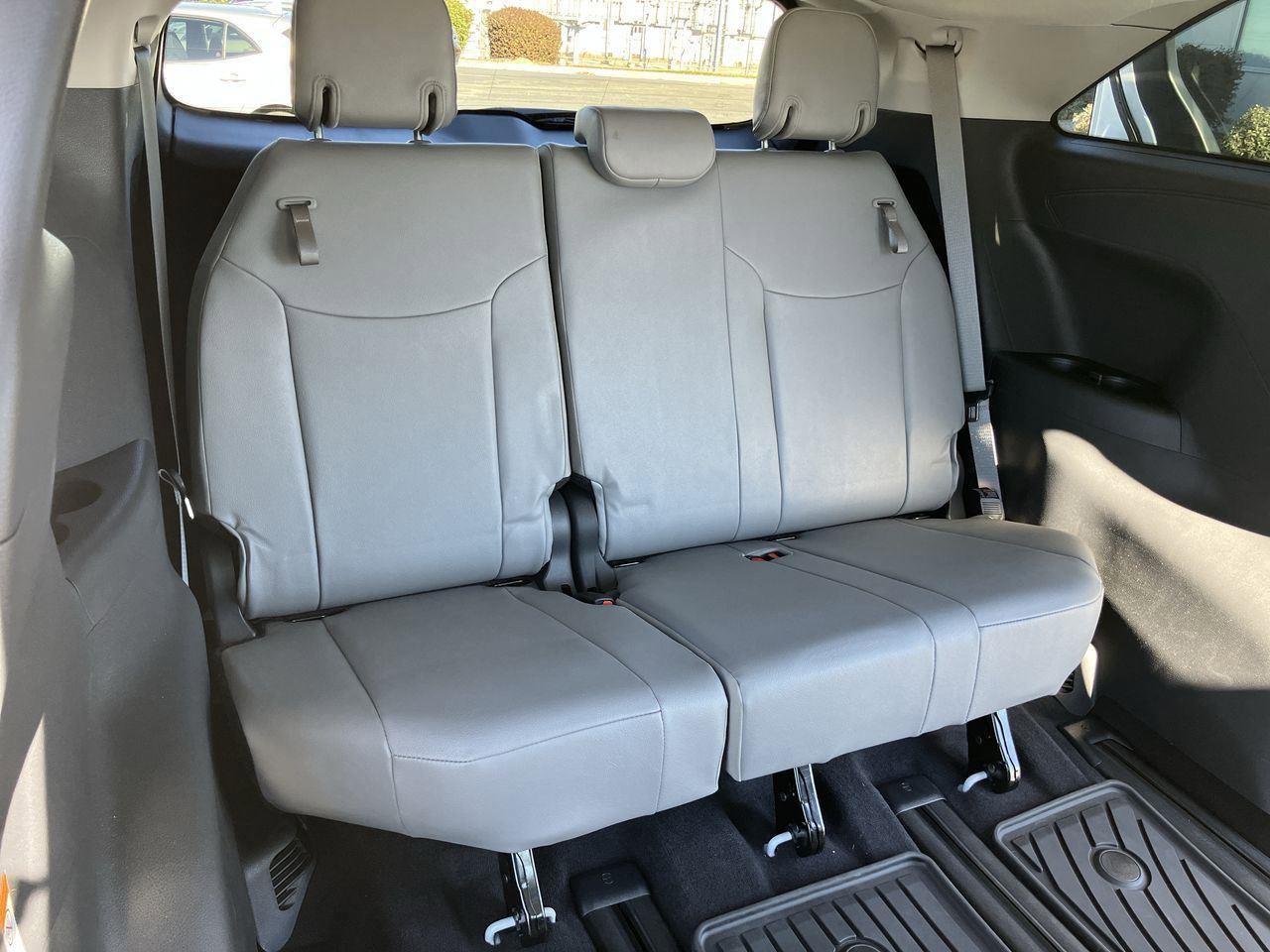Used 2025 Toyota Sienna XLE image 30