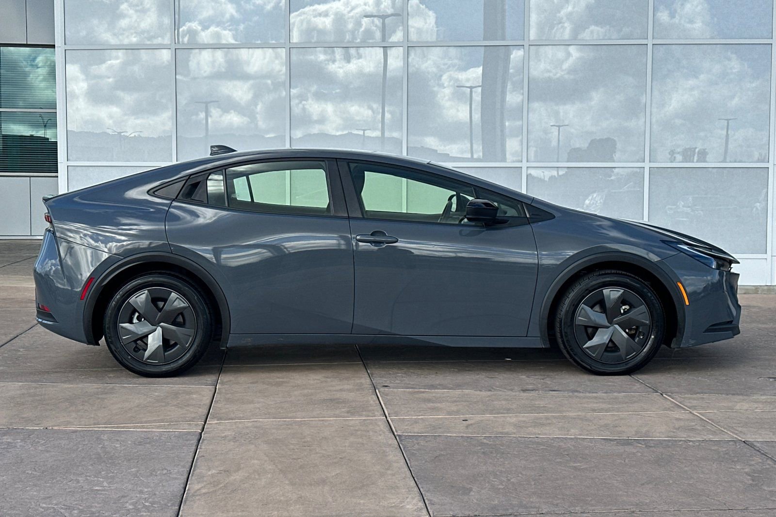 Used 2024 Toyota Prius LE image 3