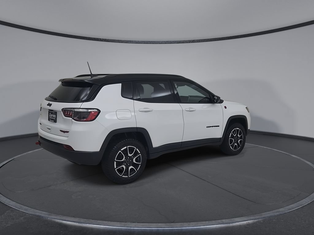 Certified 2026 Jeep Compass Trailhawk AWD/4WD image 18