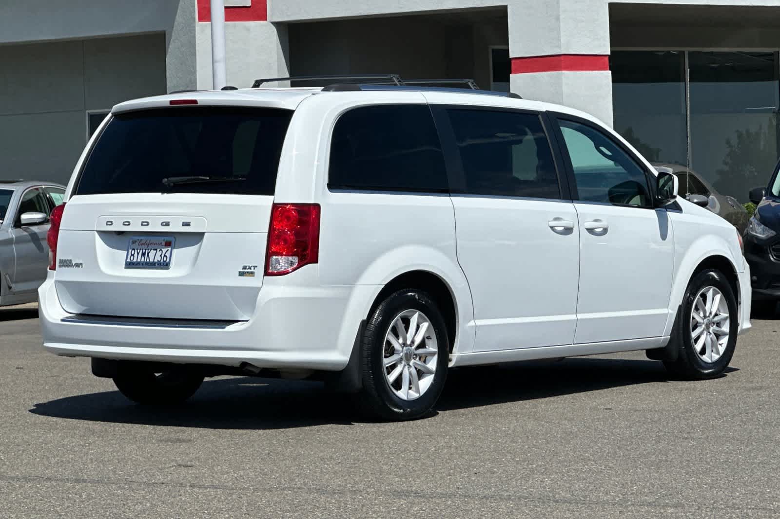 Used 2019 Dodge Grand Caravan SXT FWD image 2