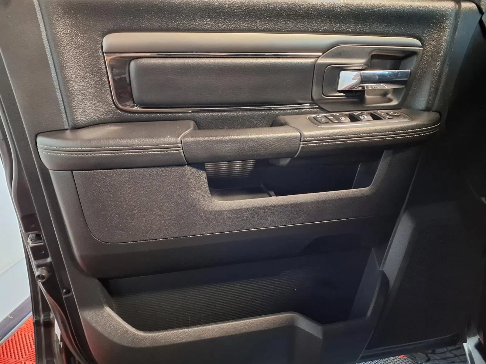 Used 2017 RAM 1500 Sport w/ Black Ram 1500 Sport Group AWD/4WD image 17