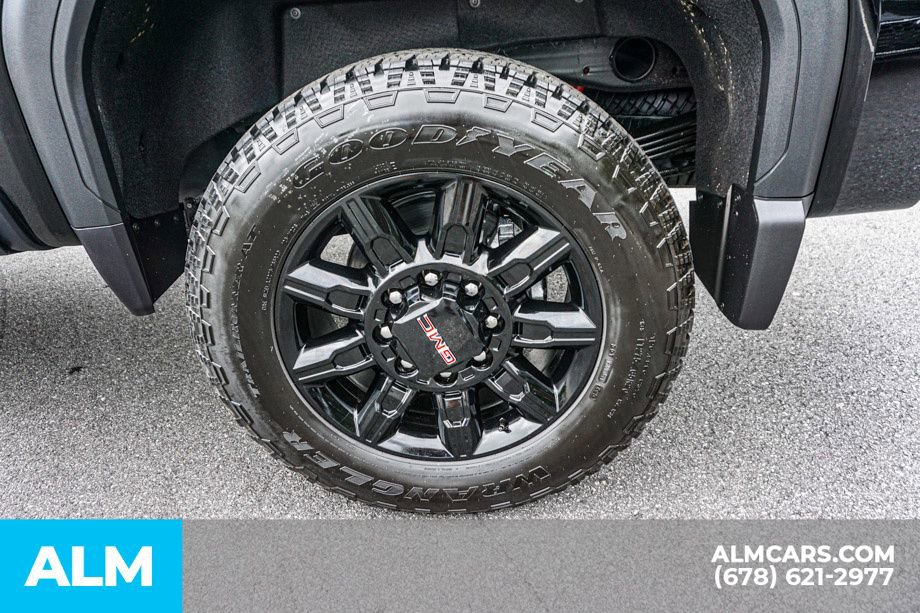 Used 2025 GMC Sierra 2500 AT4 image 17
