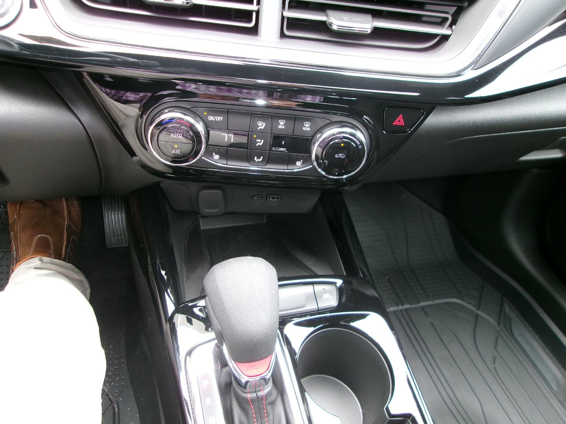 New 2026 Chevrolet Trax RS w/ Sunroof Package FWD image 16