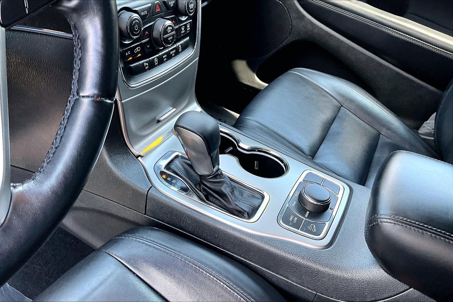 Used 2018 Jeep Grand Cherokee Limited AWD/4WD image 16