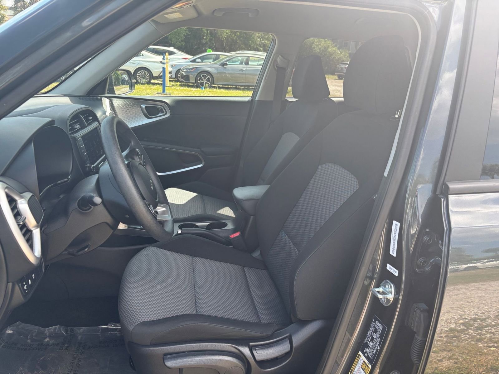 Used 2025 Kia Soul LX w/ LX Technology Package FWD image 35