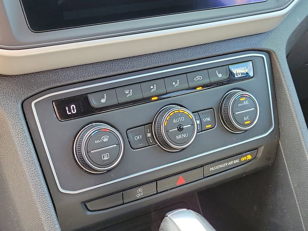 Used 2021 Volkswagen Atlas Cross Sport SE w/ Panoramic Sunroof Package image 24