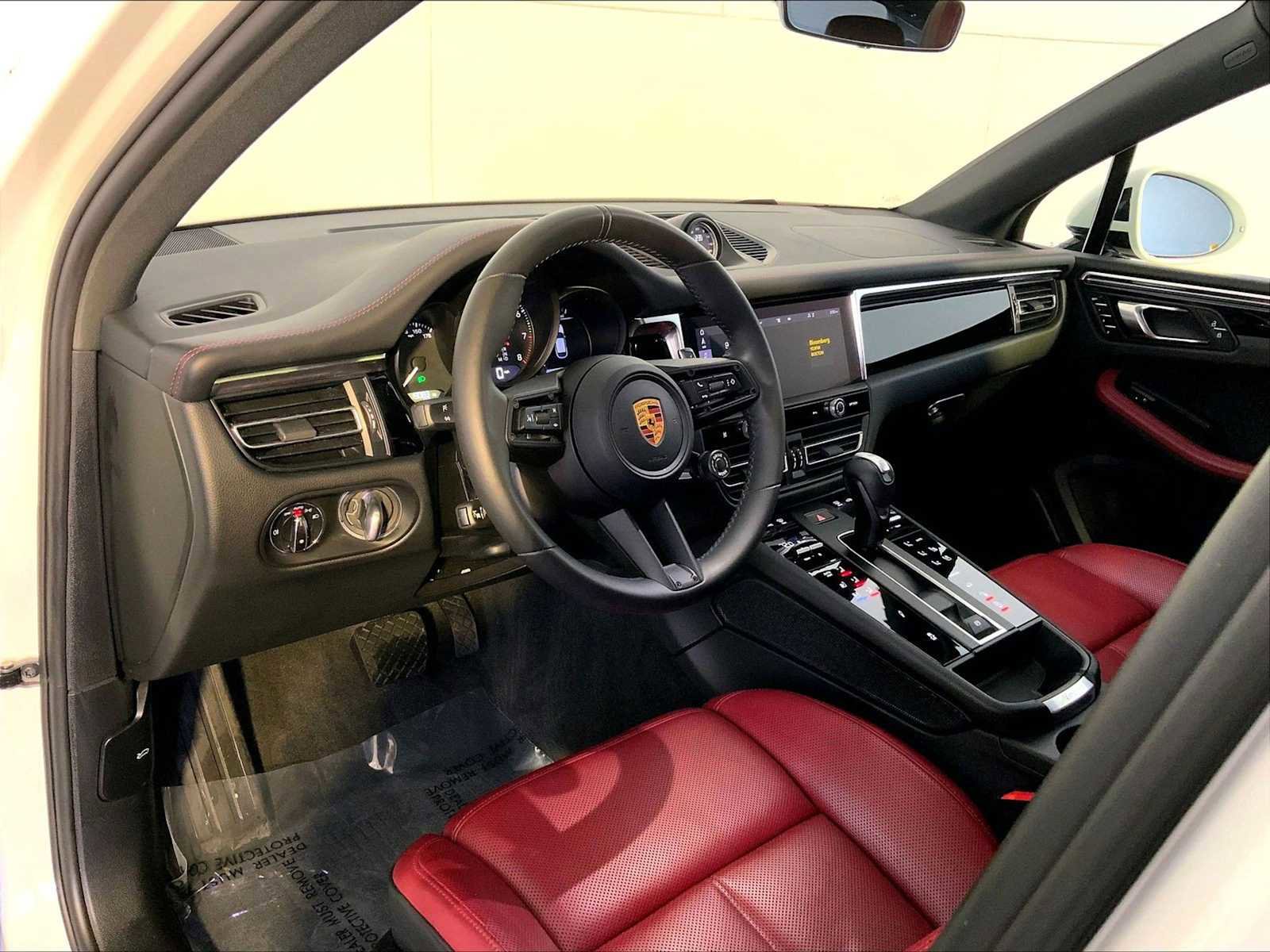 Certified 2023 Porsche Macan Turbo image 4