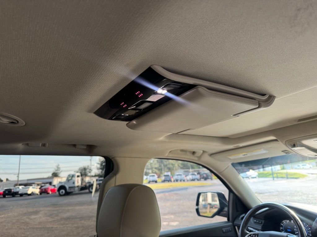Used 2018 Cadillac Escalade Luxury AWD/4WD image 15