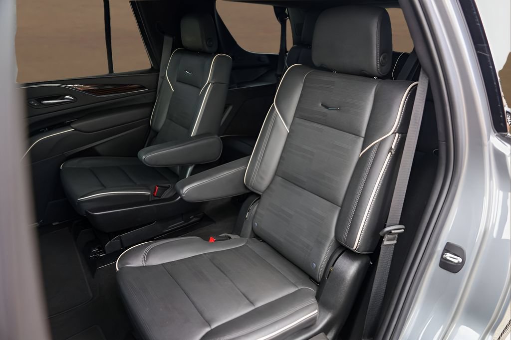 Certified 2024 Cadillac Escalade Premium Luxury w/ Performance Package AWD/4WD image 25