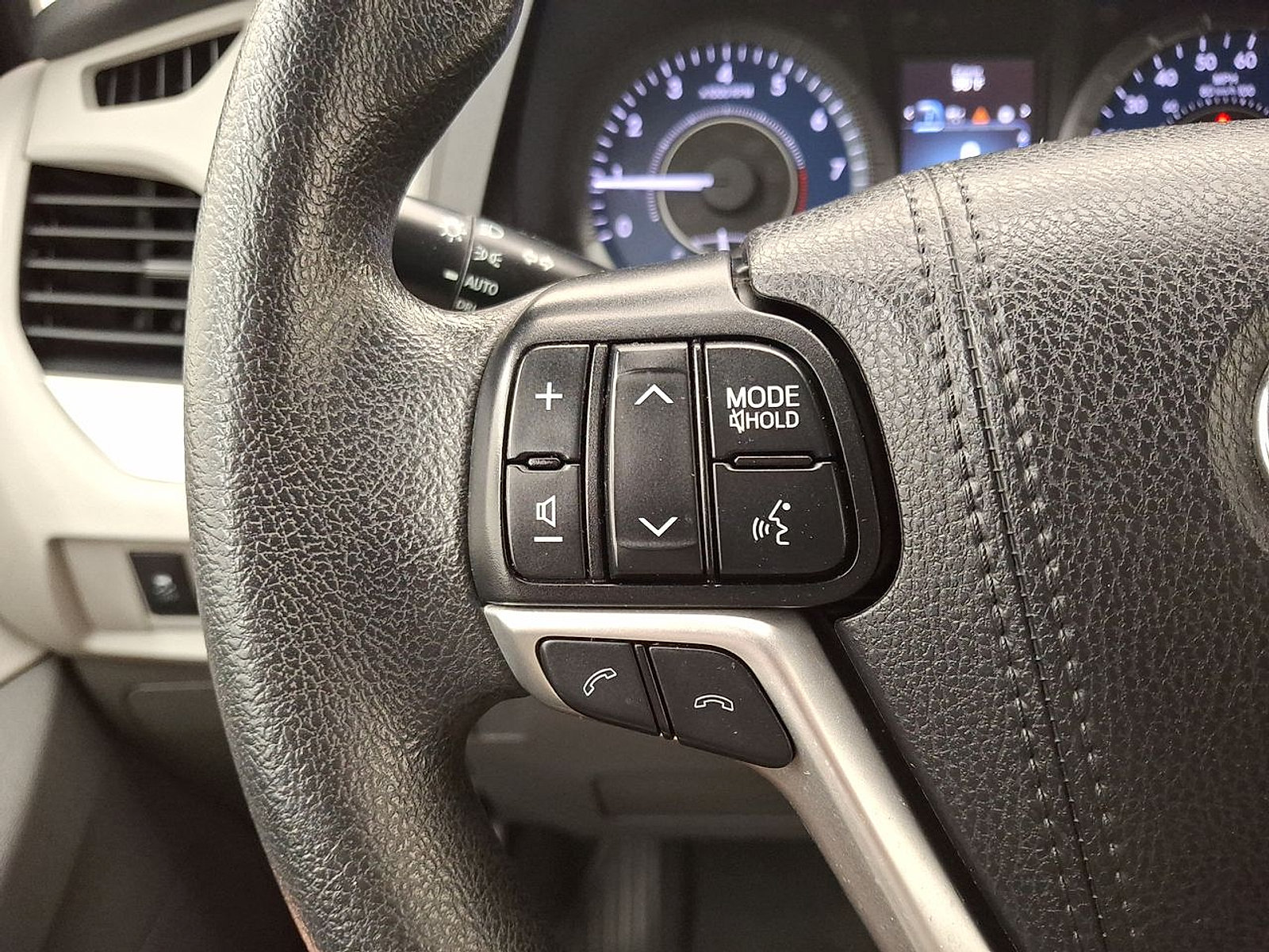 Used 2020 Toyota Sienna L FWD image 17