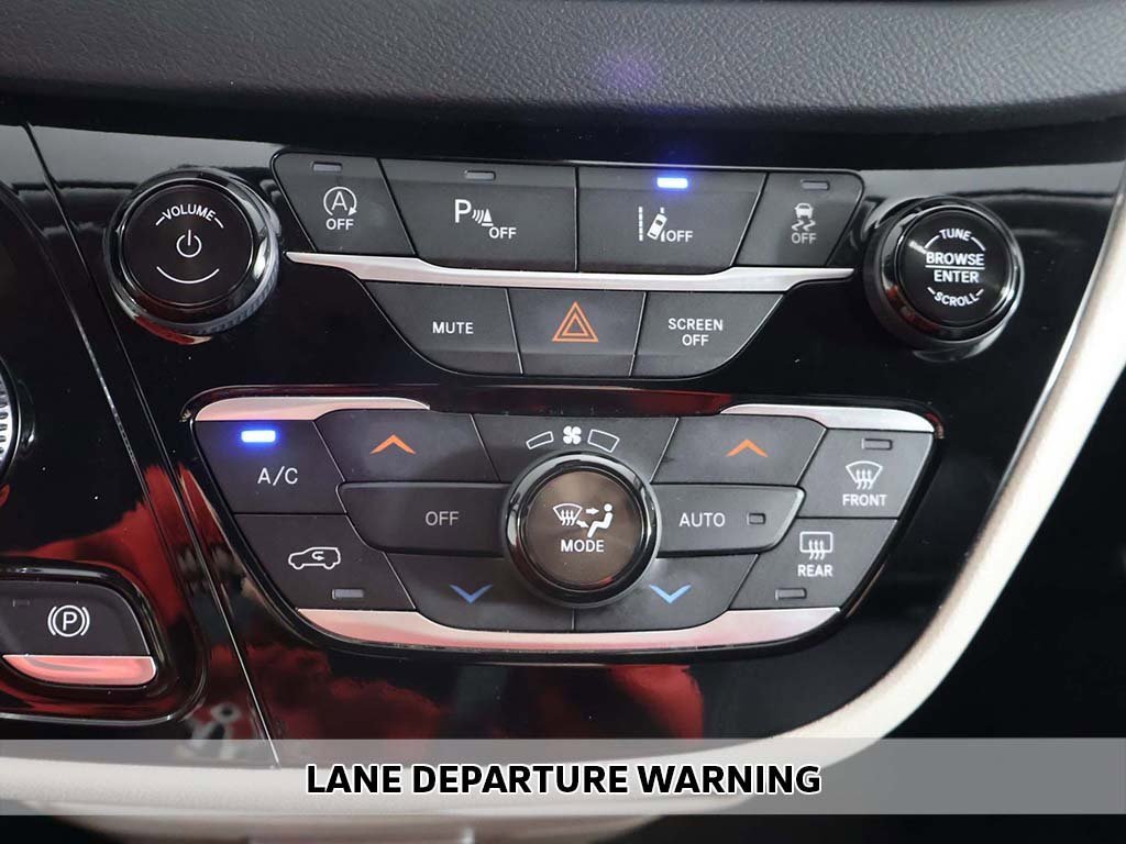 Used 2024 Chrysler Pacifica Touring-L image 4