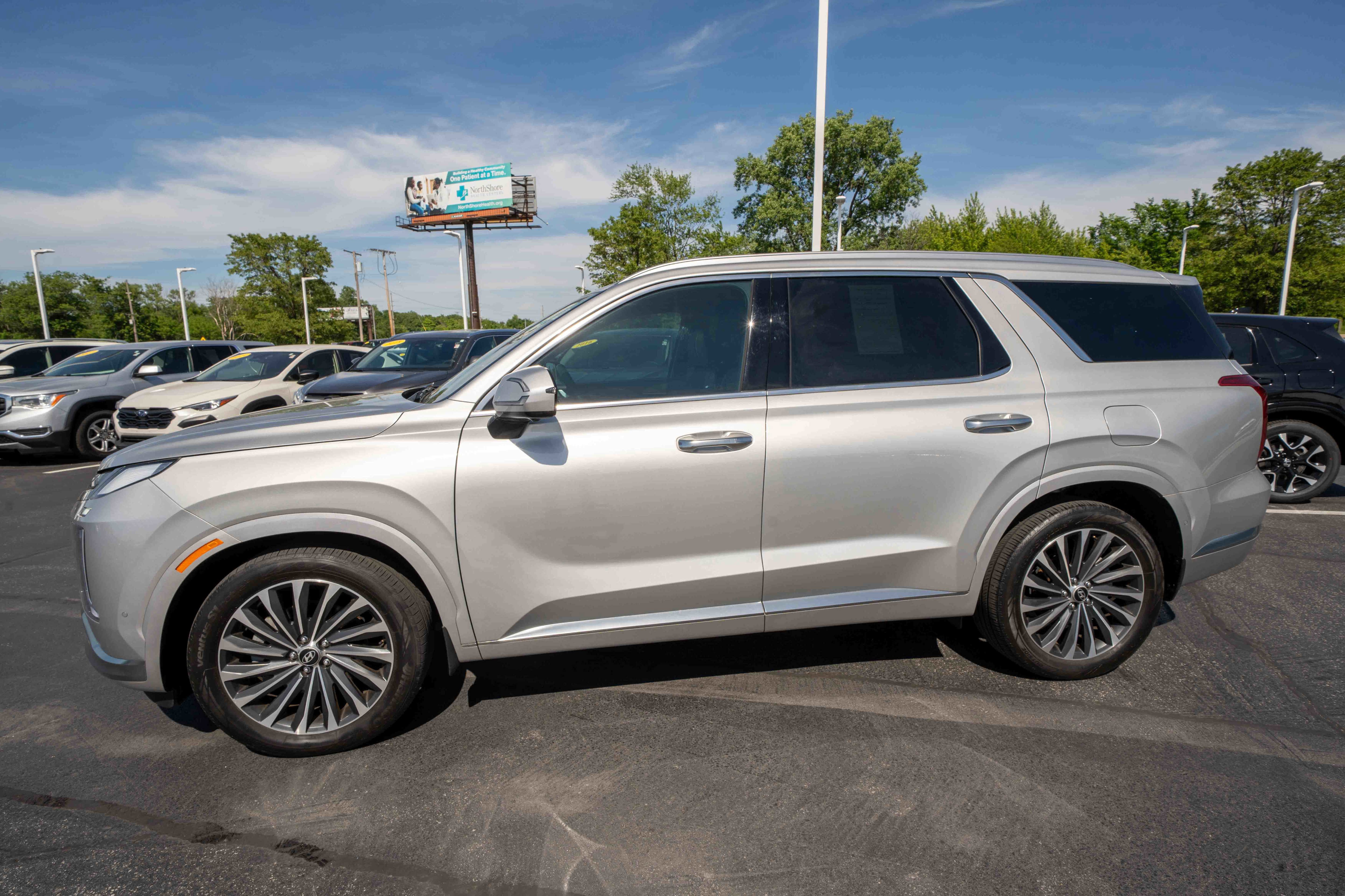 Used 2024 Hyundai Palisade Calligraphy AWD/4WD image 3