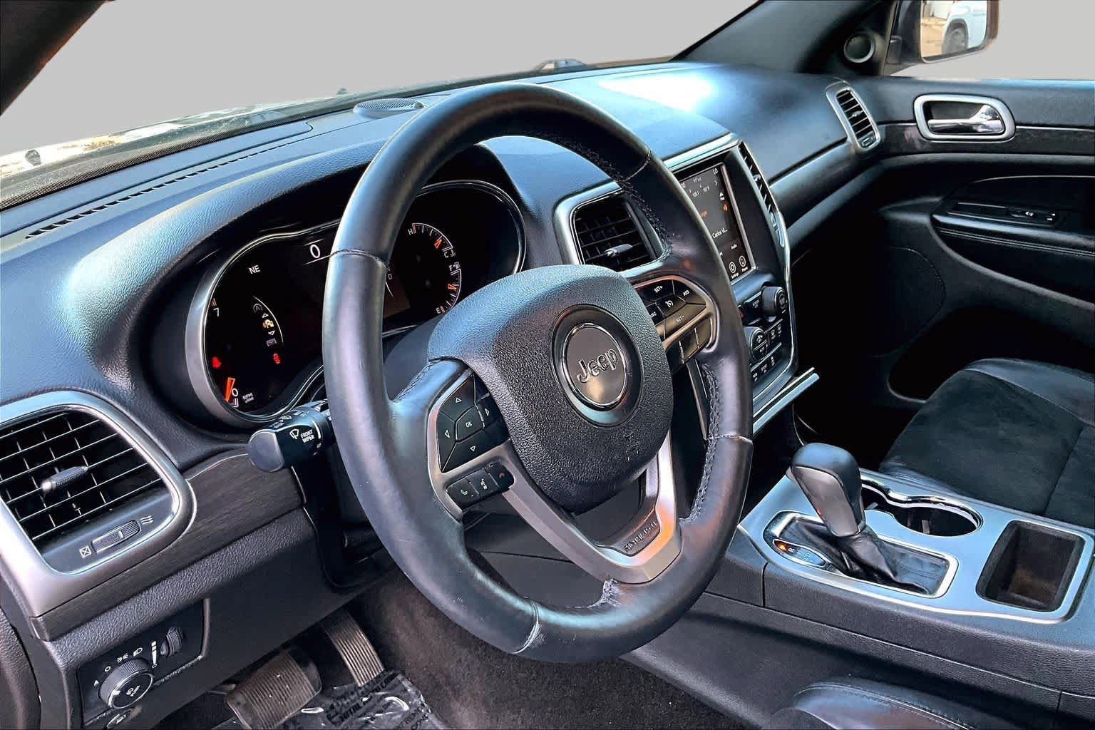 Used 2018 Jeep Grand Cherokee Altitude RWD image 16