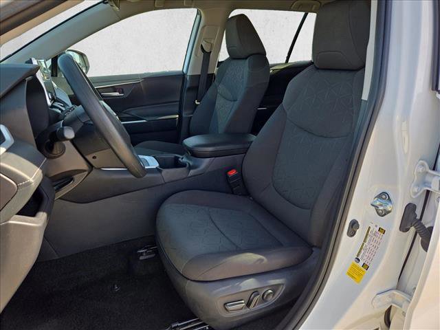 Used 2025 Toyota RAV4 XLE image 15