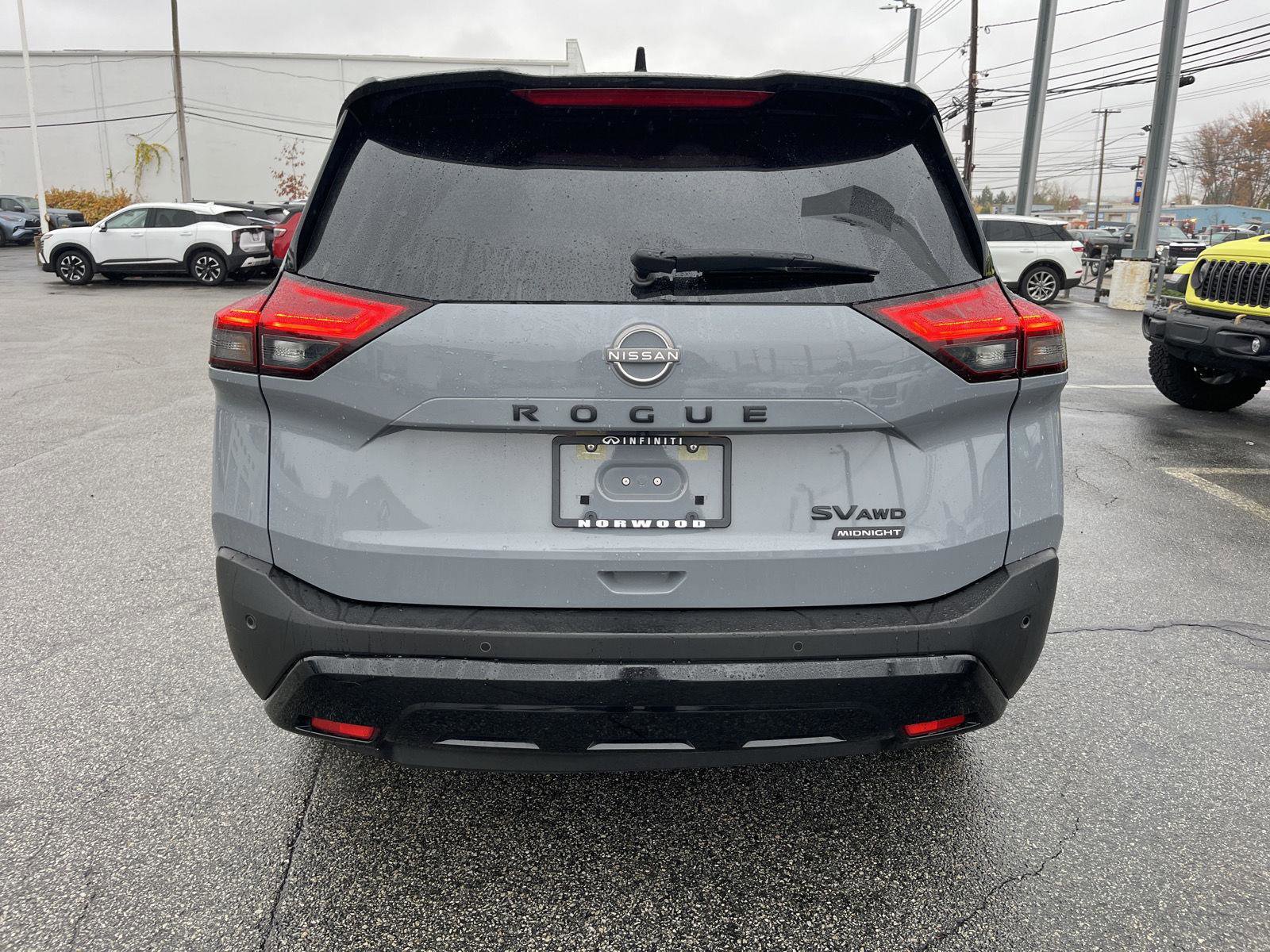 Used 2023 Nissan Rogue SV w/ SV Premium Package image 4