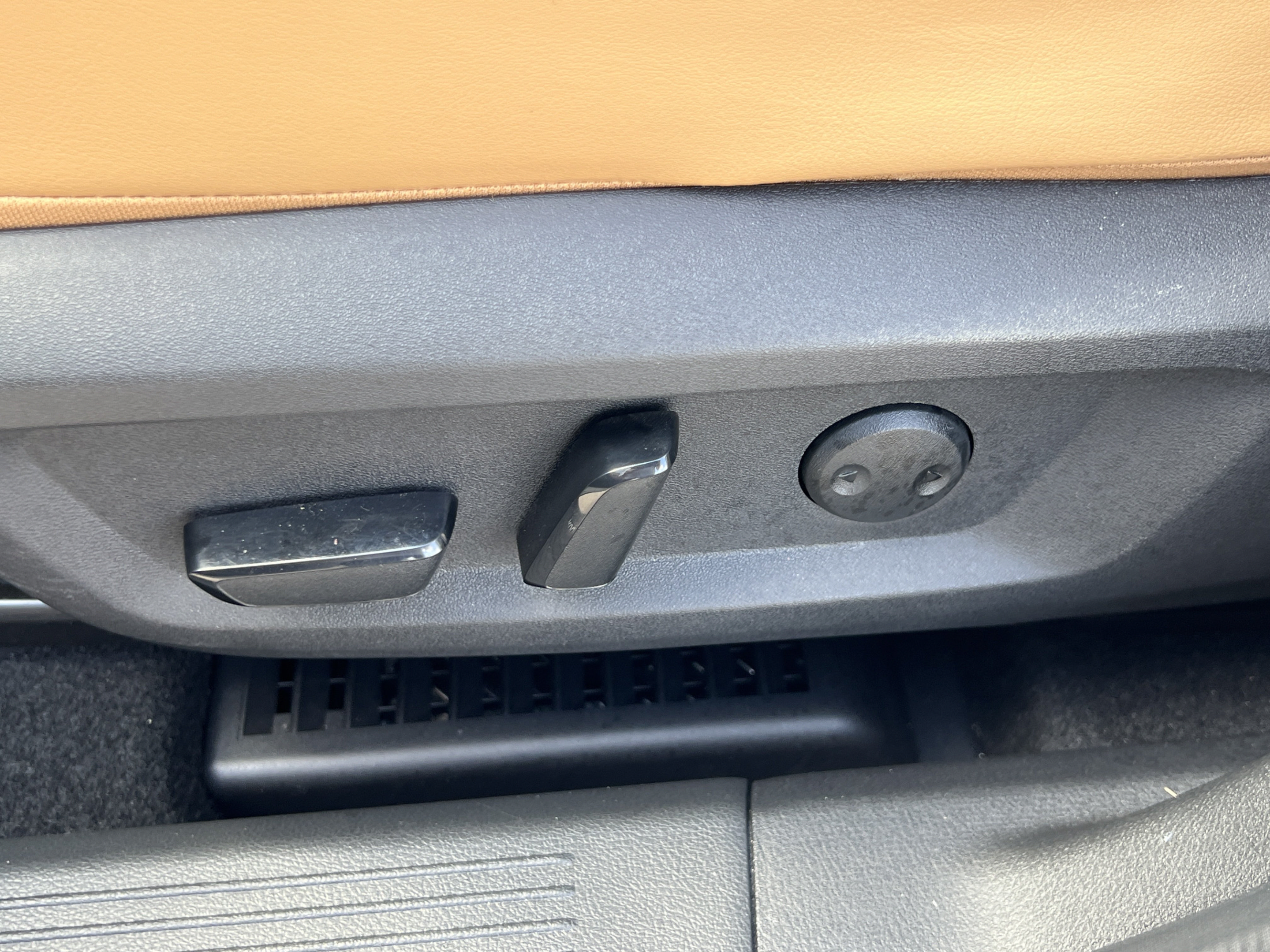 Used 2023 Nissan Rogue Platinum FWD image 10