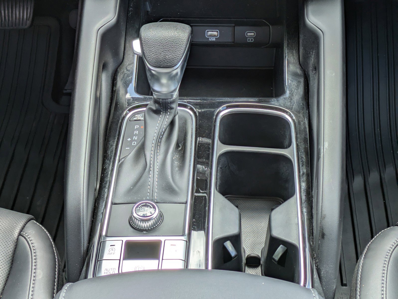 Certified 2025 Kia Telluride LX image 16