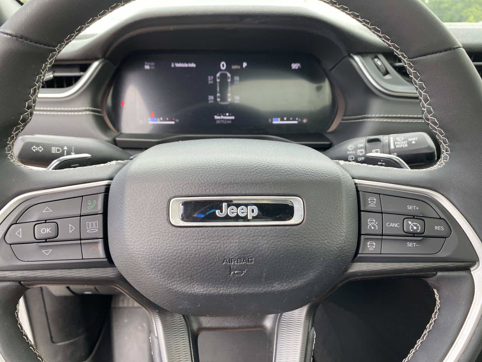Certified 2023 Jeep Grand Cherokee L Laredo AWD/4WD image 17