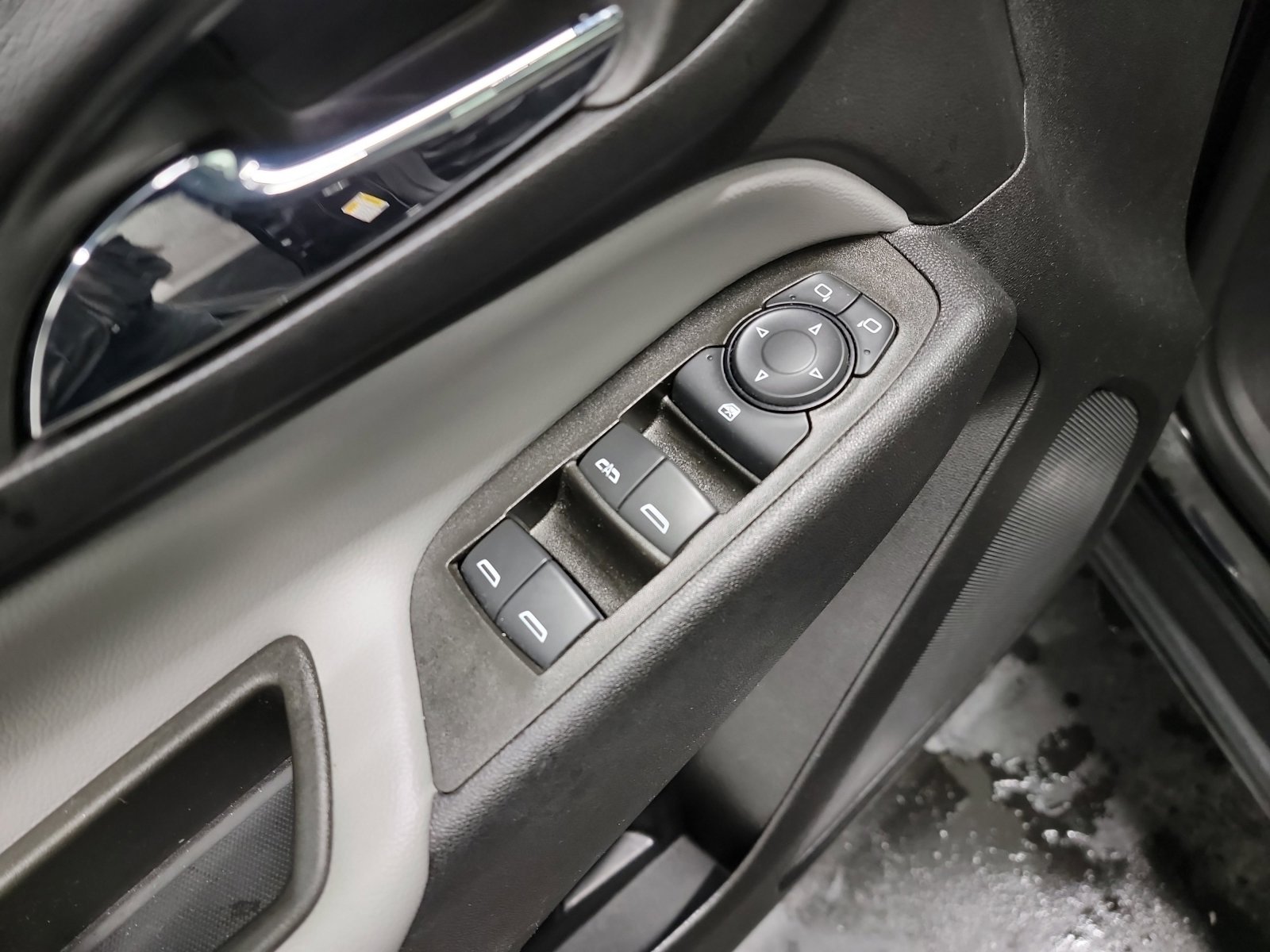 Used 2023 Chevrolet Equinox LS image 17